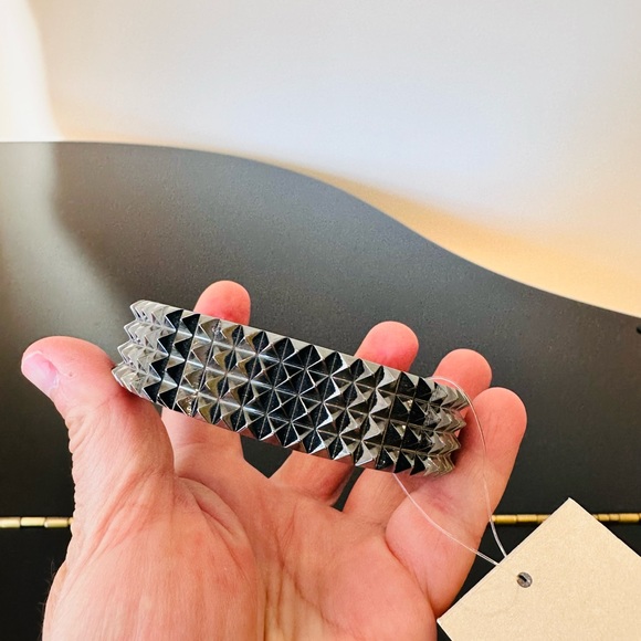 NWT Authentic RARE Luxury Minimalist Burberry gunmetal spiked bangle/bracelet - Picture 12 of 17